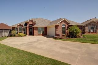 511 Hillcrest Court Ln, Mustang, OK 73064-5529
