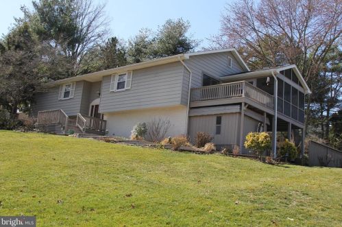 1843 Larchmont Ln, Lancaster, PA 17601-5022