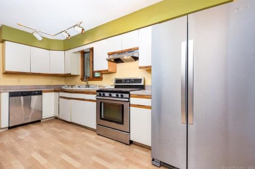 5 Laurel Rd, Waterbury, CT 06762-3465