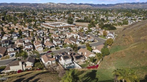 3072 Lamplighter St, Simi Valley CA  93065-5287 exterior