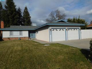 644 Cambridge Ave, Visalia, CA 93277-4789