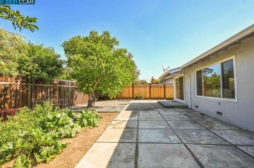 1427 El Dorado Dr, Concord CA  94518-1227 exterior