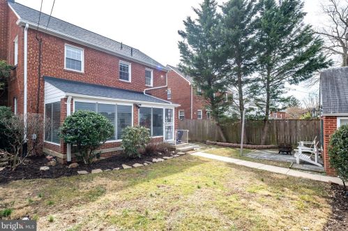 9408 Colesville Rd, Silver Spring MD 20901-4820 exterior