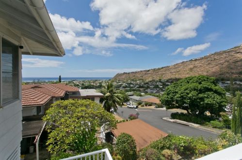 809 Ailuna St, Honolulu HI  96821-1760 exterior