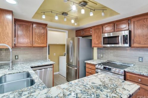 250 Fern Ave, Redlands, CA 92373-6068