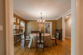 1300 Peachtree Battle Ave, Atlanta GA  30327-1424 exterior