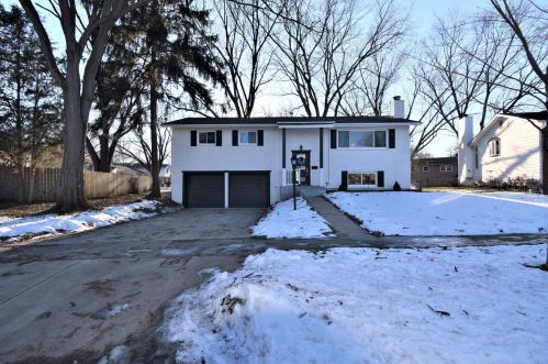 210 Morris Dr, Palatine, IL 60074-5645