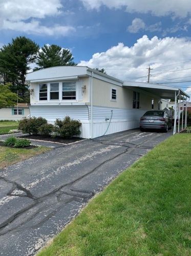 1 Lane, Coventry, RI 02816-6239