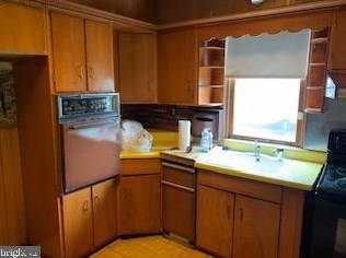 6621 Jackson St, Philadelphia PA  19145-3833 exterior