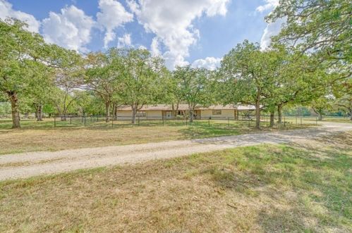 7827 Bickham Cemetery Rd, Bryan, TX 77808-8833