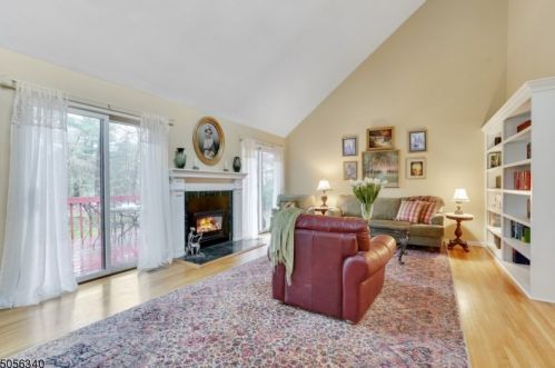 16 Littlewood Ct, Mountain Lakes, NJ 07046-1451