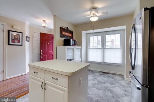 8725 Stone Hill Pl, Springfield VA  22153-1718 exterior