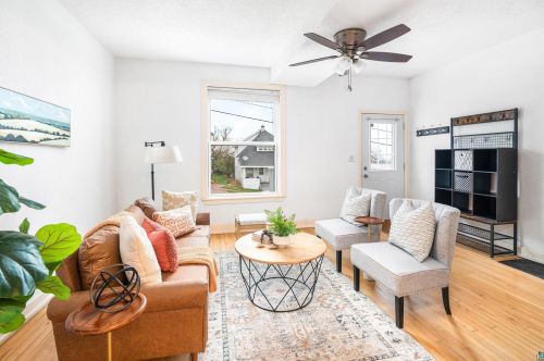 323 8th Ave, Duluth, MN 55806-2206