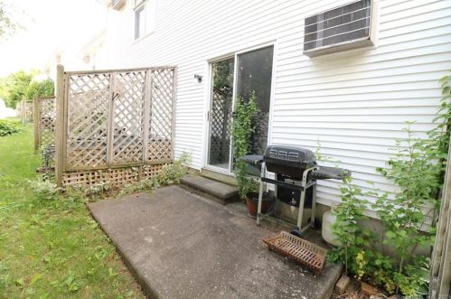 585 Park Rd, Waterbury CT  06708-2317 exterior