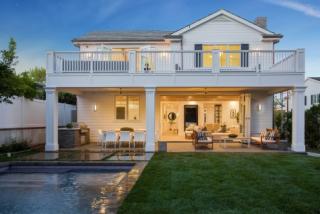 251 Medio Dr, Los Angeles, CA 90049-3911