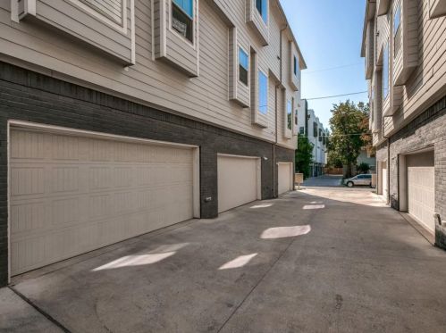 5811 Bryan Pkwy, Dallas TX  75206-8111 exterior