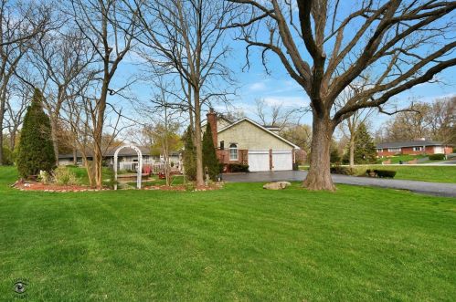 819 Highland Rd, Frankfort, IL 60423-8760