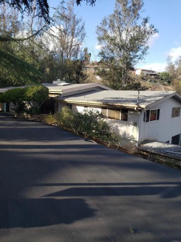 11231 Posthill Rd, Lakeside, CA 92040-1332