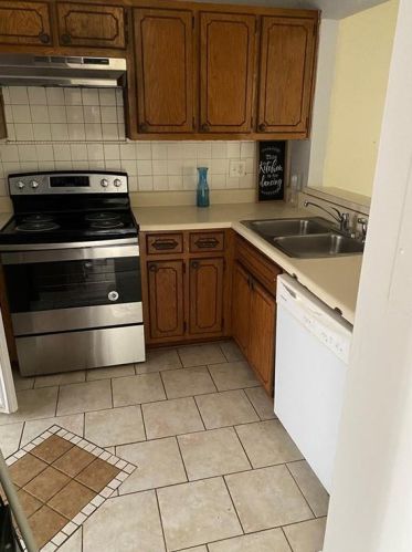 1683 Hunting Creek Dr, Conyers, GA 30013-1717