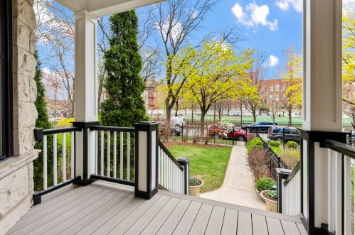 4039 Greenview Ave, Chicago, IL 60613-1923