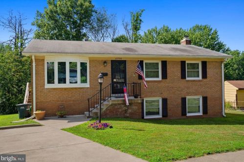 13706 Kenslow Ct, Woodbridge, VA 22193-4703