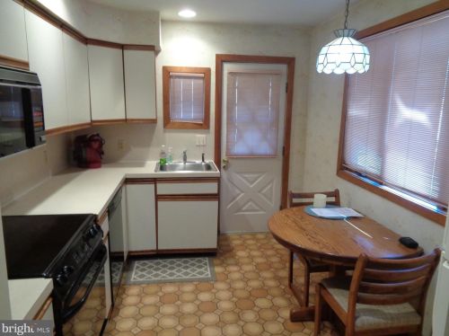 109 Hutchinson St, Trenton, NJ 08610-5850