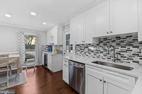 5002 Ten Mills Rd, Columbia MD  21044-1539 exterior