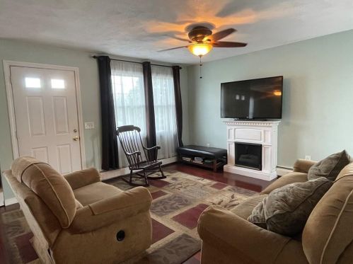 98 Cornwall St, Providence, RI 02908-2621