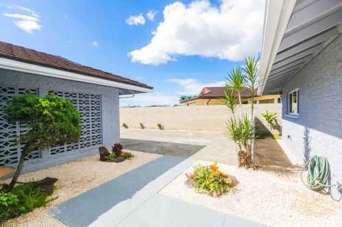 1575 Ala Noni Pl, Honolulu HI  96818-1536 exterior