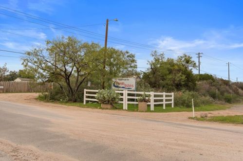 204 Wyatt St, Lakeside Heights, TX 78639-3916