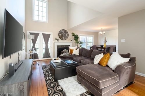 88 Leonardo Ct, Town Center, NJ 07052-4116