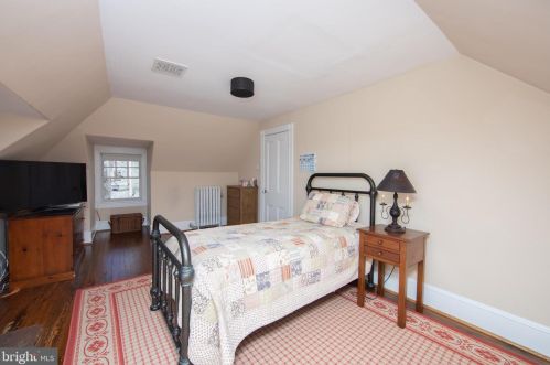 225 Euclid Ave, Haddonfield NJ 08033-2552 exterior