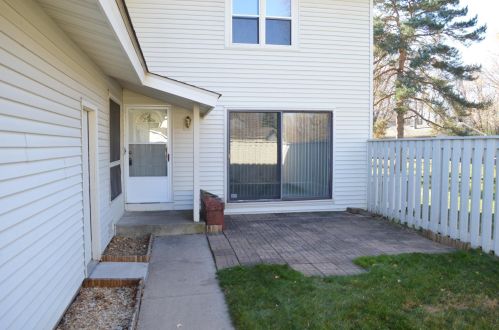 1054 Carmel Ct, Saint Paul MN  55126-5877 exterior