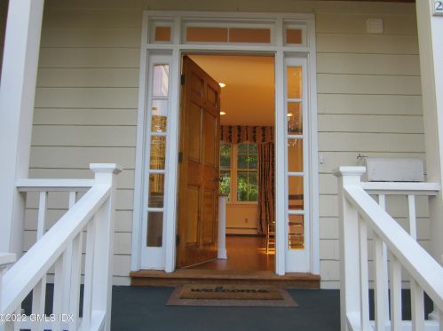 20 Dale Dr, Greenwich CT  06831-5032 exterior