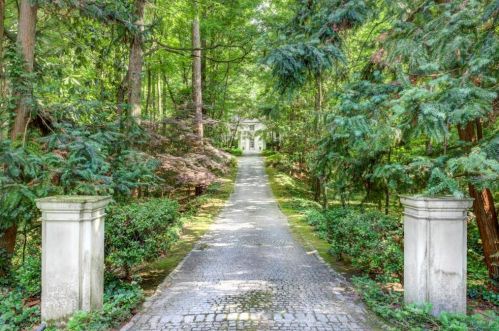 1820 Garraux Rd, Atlanta GA  30327-2504 exterior