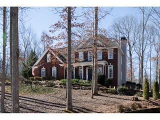 7915 Willow Pt, Gainesville, GA 30506-7933