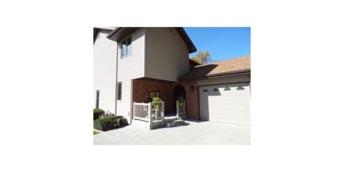 14201 240th St, Valley, NE 68064-5615