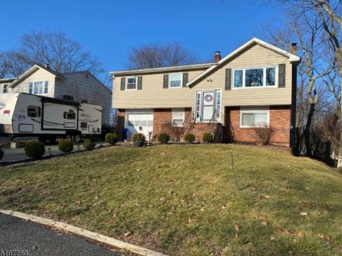 158 Rollins Trl, Hopatcong, NJ 07843-1777