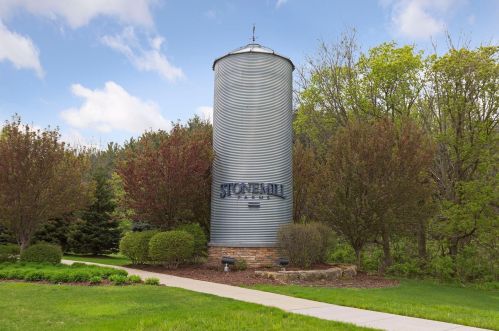 2488 Fieldstone Curv, Saint Paul MN  55129-6209 exterior