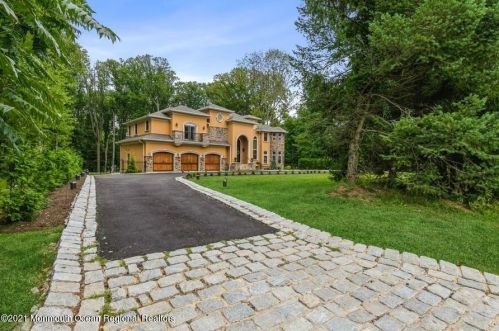 12 Line Rd, Holmdel Village, NJ 07733-1746