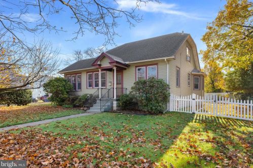 34 Charles St, Palmyra, NJ 08065-1811