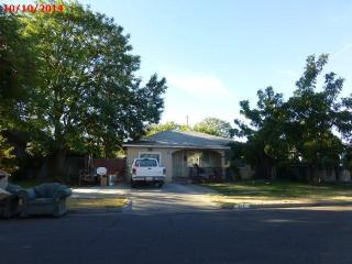 416 Fountain Way, Fresno, CA 93705-3532