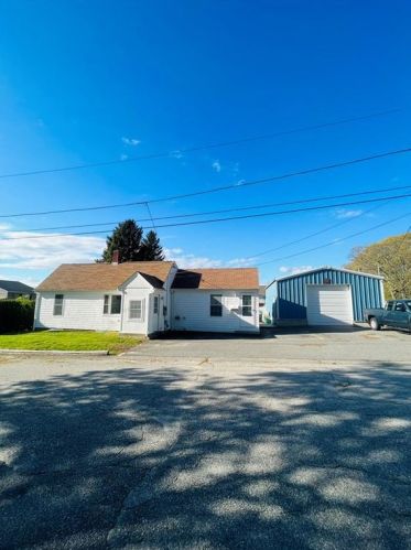 52 Chace Ave, Tiverton, RI 02878-1014