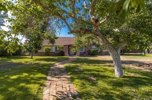 10080 Victoria Ave, Riverside CA  92503-6146 exterior