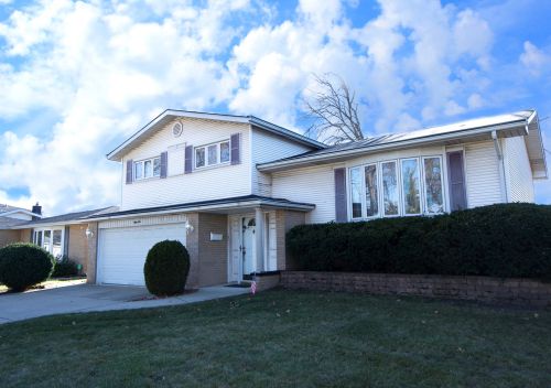 81 Ambleside Rd, Des Plaines, IL 60016-2802