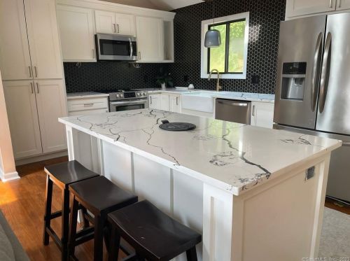 44 Princess Wenonah Dr, Huntington, CT 06484-1627