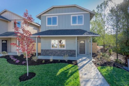 120 30th St, Eagle Crest, OR 97756-8239