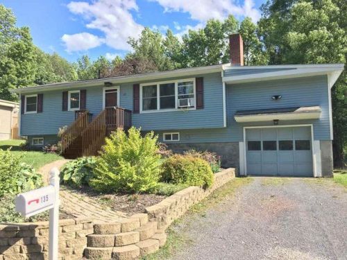 135 Lakeview Dr, Shelburne VT  05482-7729 exterior