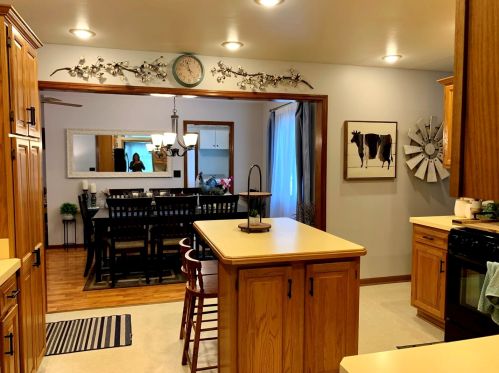 1516 Woodland Dr, Sycamore IL  60178-1042 exterior