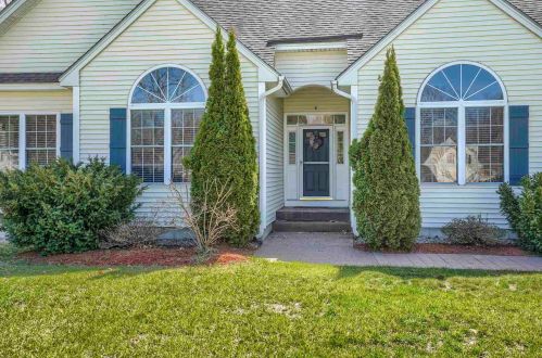 30 Westminster Ln, Auburn, NH 03032-3840